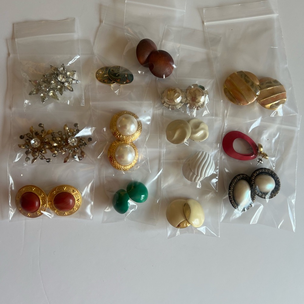 Lot of vintage jewelry